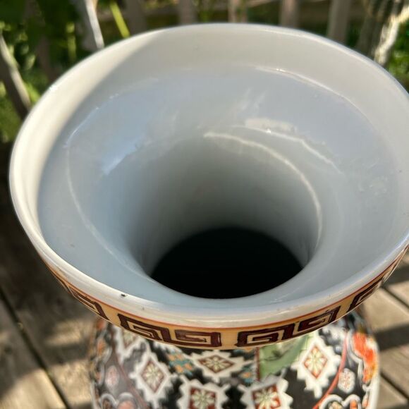 Vintage 25.5" Large Chinese Vase Geishas Hand Painted Porcelain Tall Chinoiserie - Picture 9 of 16